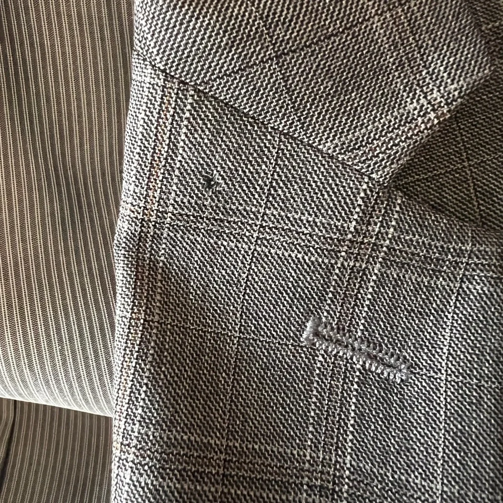 Banana Republic Tailored Slim Fit Men’s Suit – Light Gray Plaid – Preloved